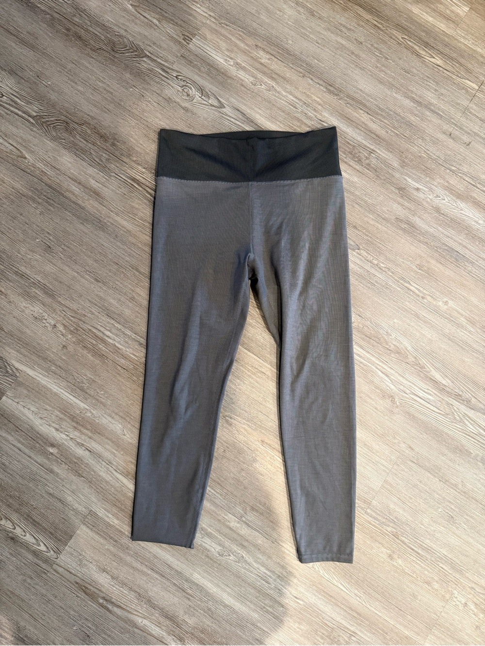 Vuori High-Waist Grey Ribbed Leggings